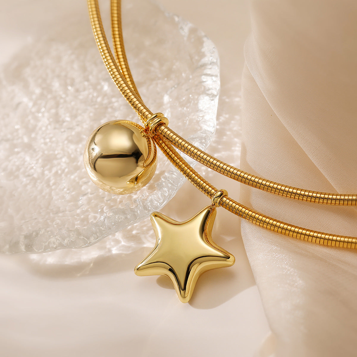 Collana pendente a stella geometrica minimalista da donna in acciaio al titanio con design irregolare e stile a medaglione d'ispirazione vintage