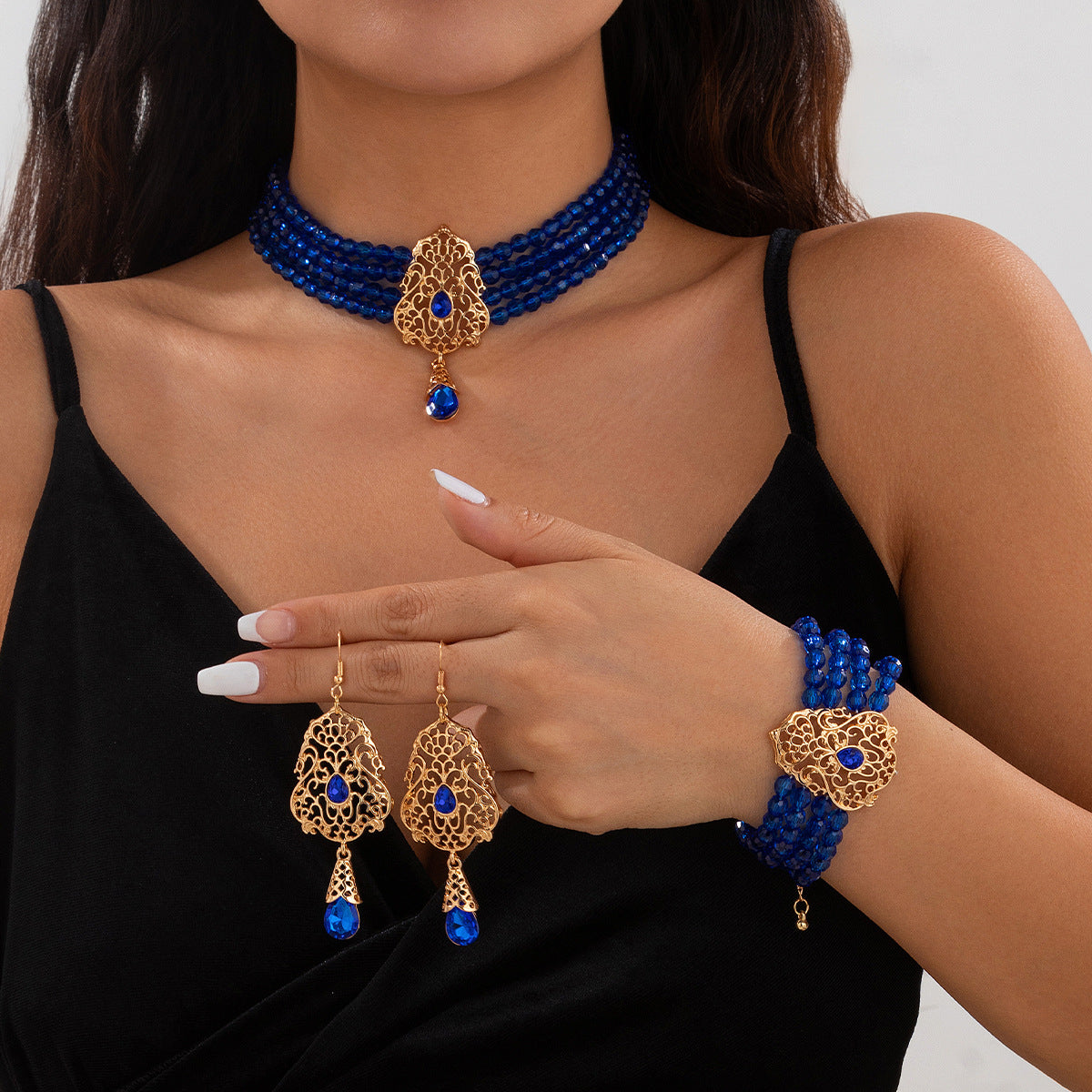 Vintage French-Style Floral and Teardrop-Shaped Alloy Choker Necklace with Crystal Accents and Tassel Details for Women