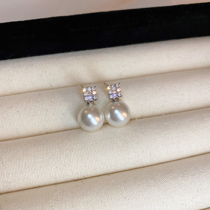 Eleganti Orecchini a Perno da Donna in Stile Francese Vintage con Zirconi Geometrici e Perle Imitazione
