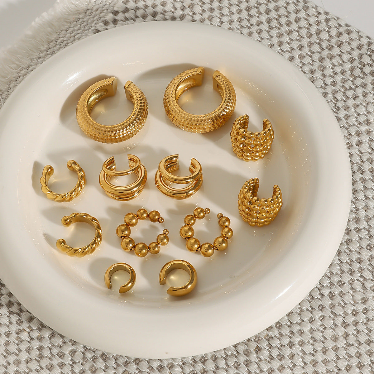 Pendientes de oreja de acero inoxidable geométricos chapados en oro para mujer, clips de oreja sin perforación en forma de U con estilo minimalista moderno