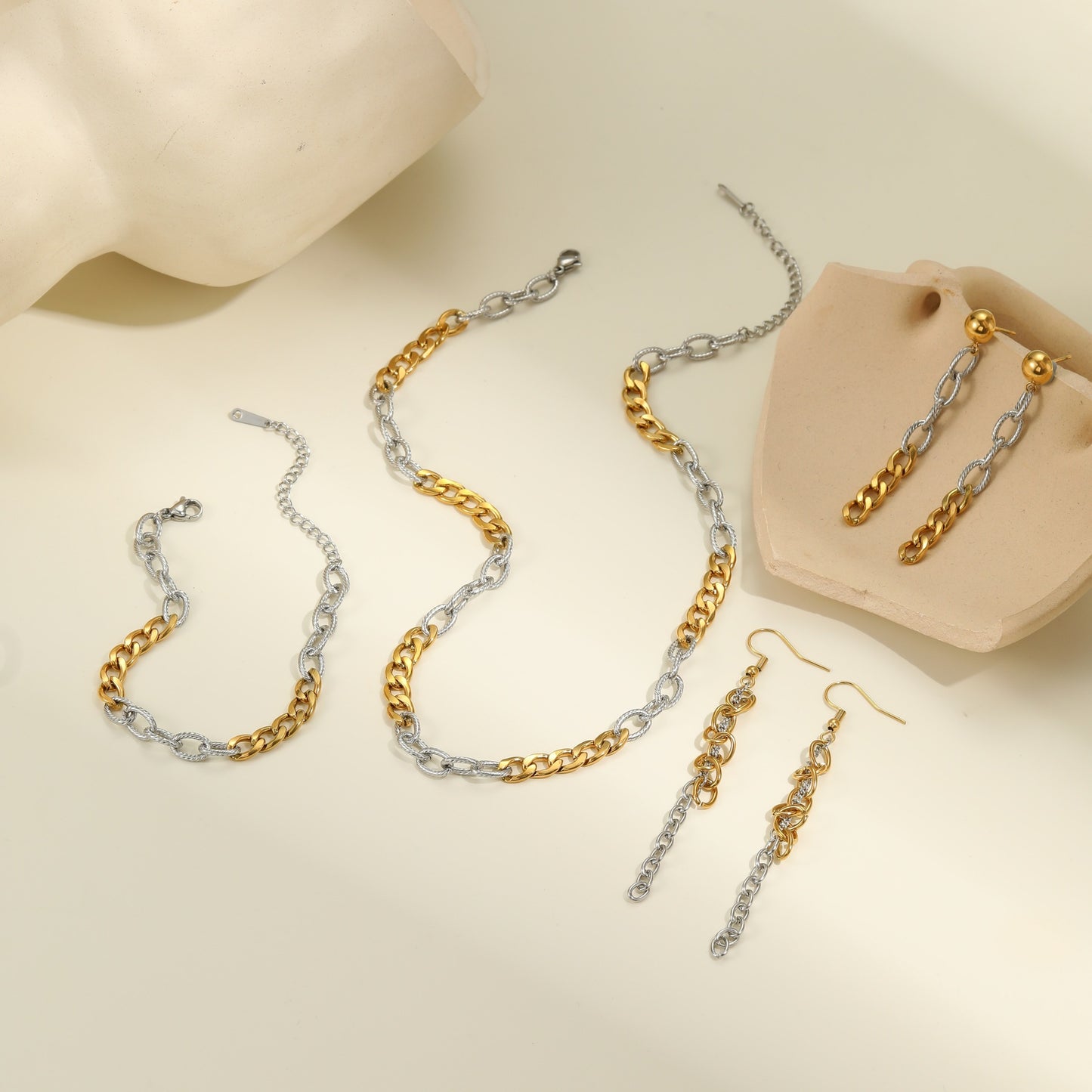 Conjunto de joyería minimalista, chapado en oro, con colgante geométrico de acero inoxidable y cadena para mujer