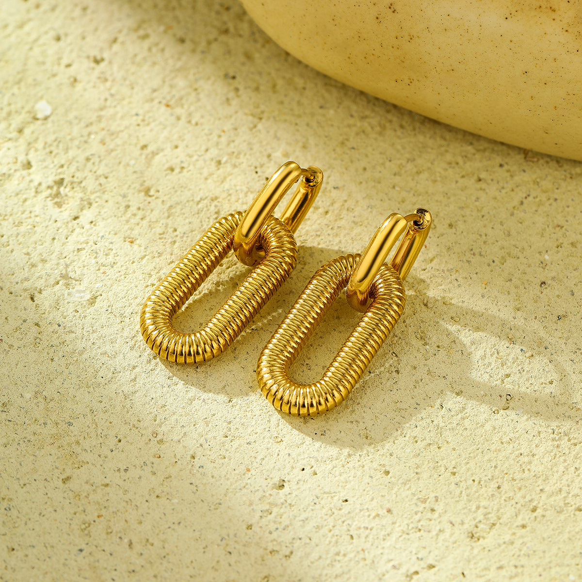 Orecchini Minimalisti da Donna in Acciaio al Titanio Testurizzato a Ovale con Design Staccabile