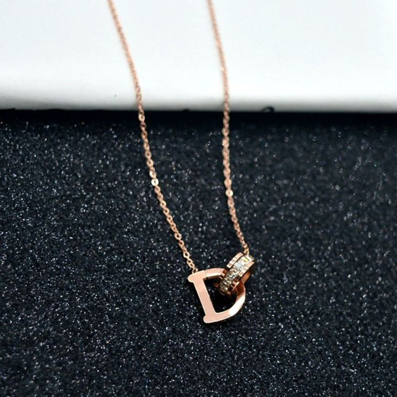 Collar con colgante de letra D de acero de titanio chapado en oro rosa, minimalista y a la moda para mujer, con cadena tipo O