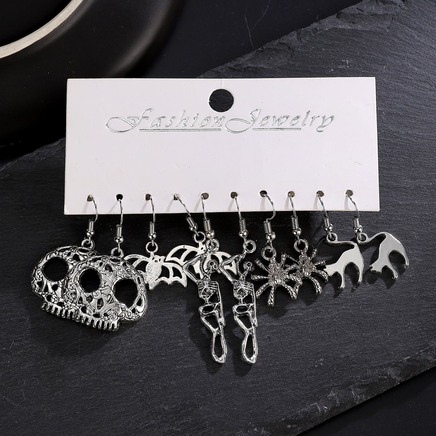 Juego de pendientes grandes con temática de Halloween, diseño geométrico de aleación bañada en plata con motivos de calaveras, calabazas y arañas para mujer