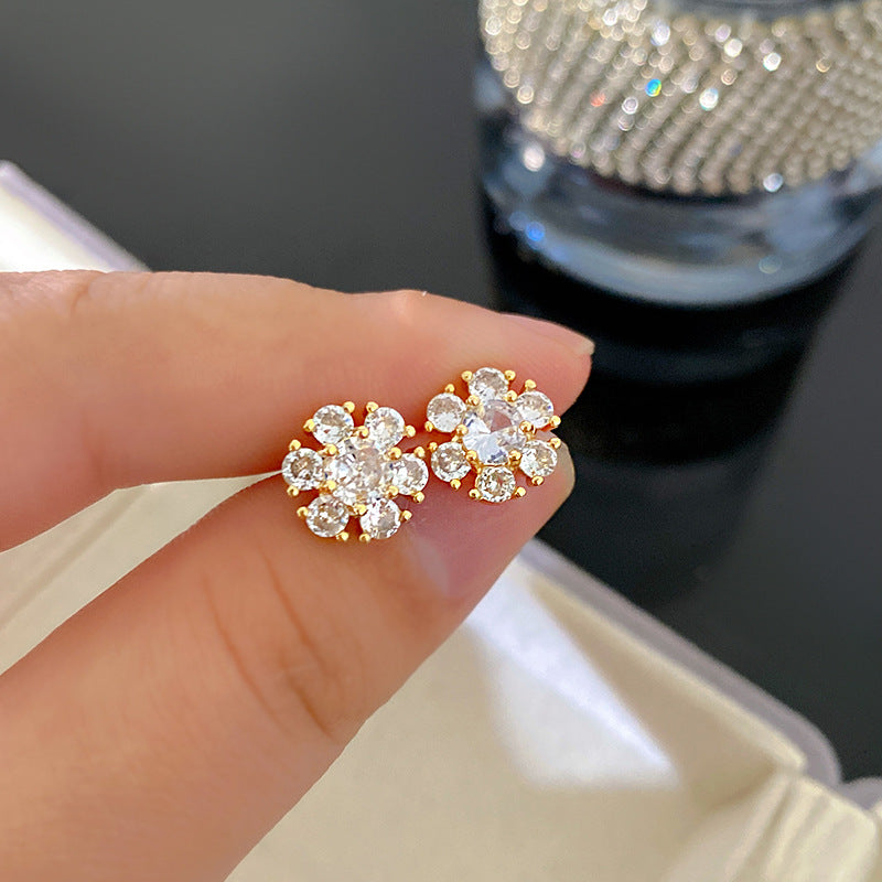 Sweet Elegant Heart Shaped Alloy Plated Stud Earrings with Micro-set Cubic Zirconia and Daisy Floral Design