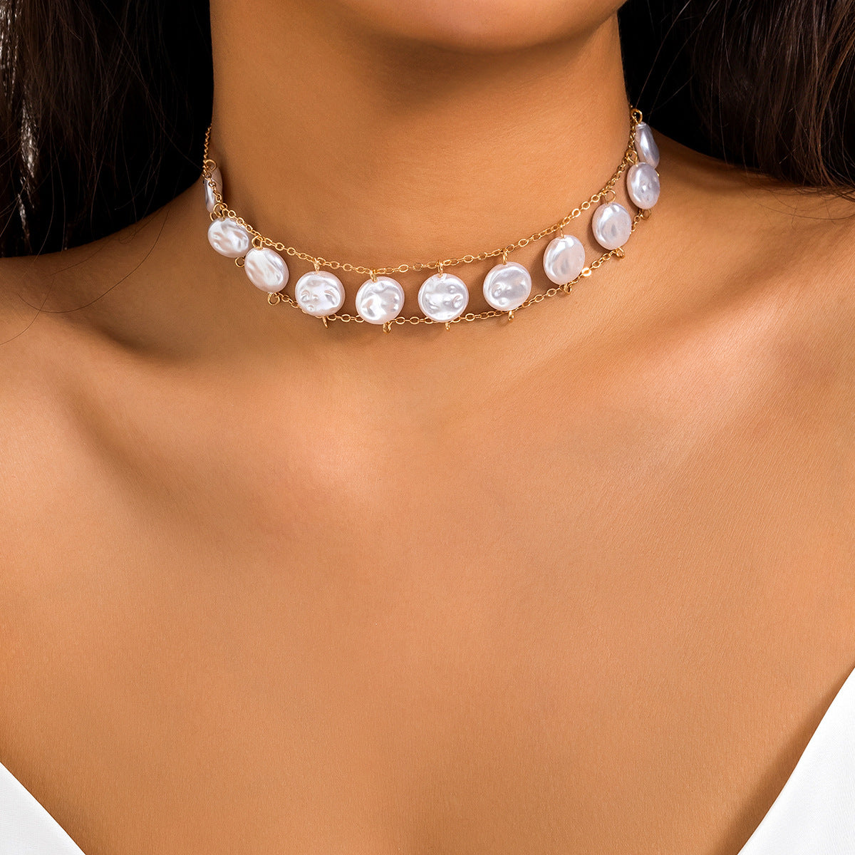 Collana Girocollo da Donna Minimalista Geometrica Piatta Rotonda con Perle Imitazione, Catena in Rame Placcato e Stile a Catena O