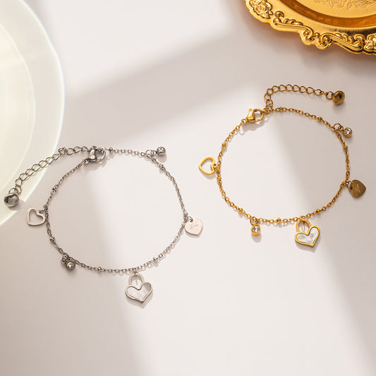 Pulsera de concha hueca con forma de corazón incrustada de diamantes de imitación de acero de titanio dulce y femenina para mujer