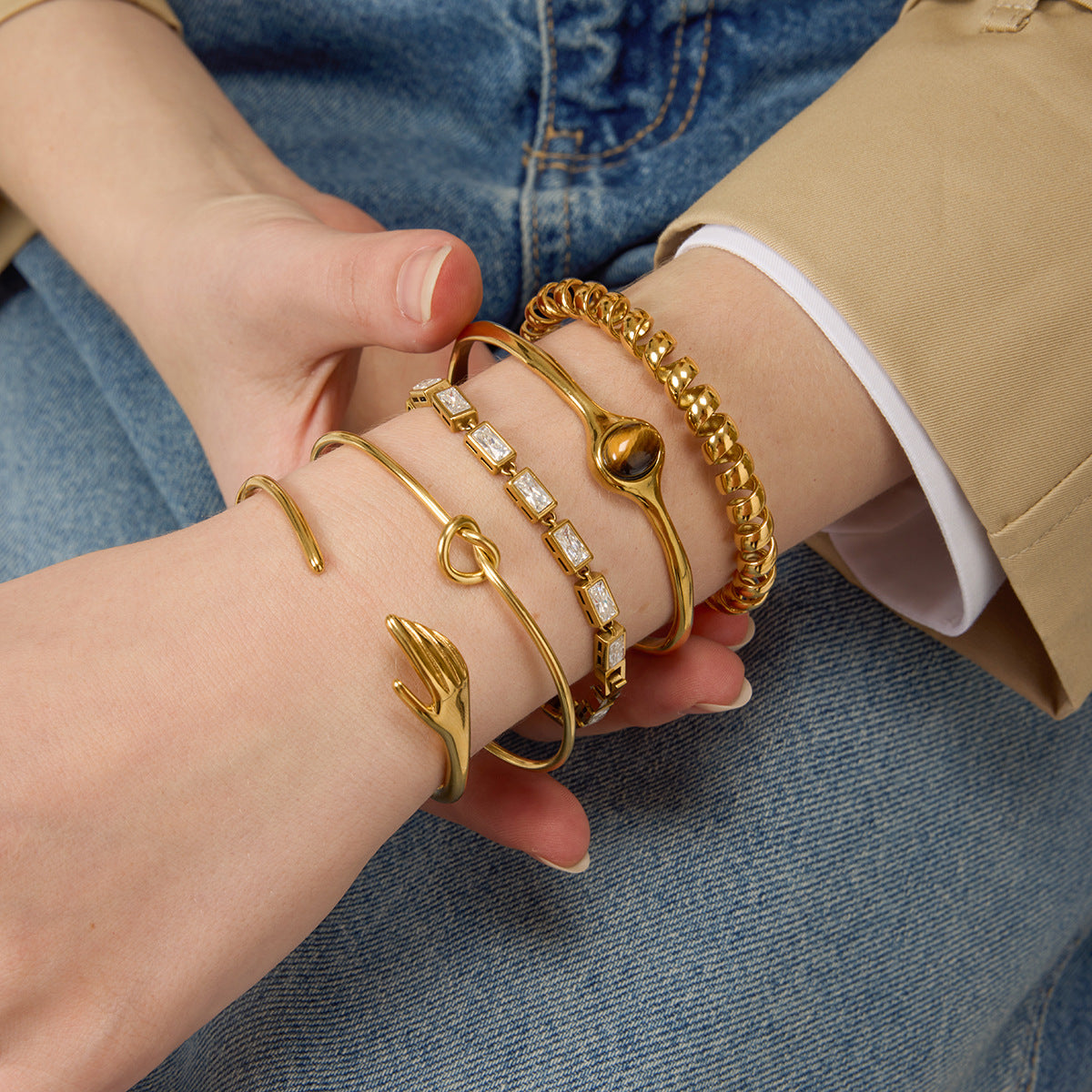 Bracciale a Polsino in Acciaio Inossidabile con Occhio di Tigre e Design Geometrico, Placcato Oro 18K, Anello Aperto, Gioielli Leggeri