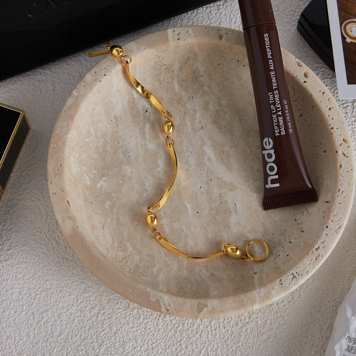Elegante Pulsera de Acero Inoxidable con Diseño Geométrico Ondulado y Acabado Chapado para Mujer, Joyería de Lujo Resistente al Deslustre