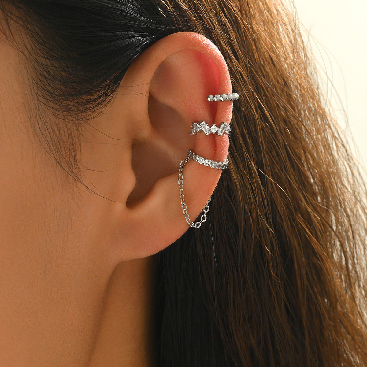 Orecchini da donna geometrici a U minimalisti in lega di zinco con intarsi in strass e perni in acciaio inossidabile