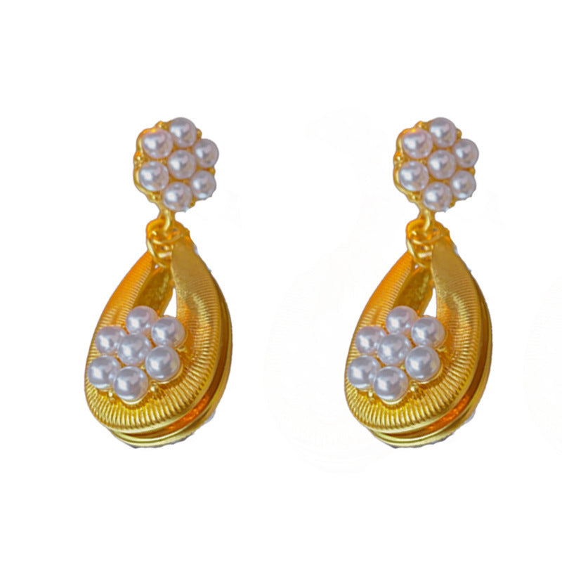 Conjunto de pendientes, collar y pulsera de aleación floral vintage, set de joyería minimalista chapado en oro para mujer