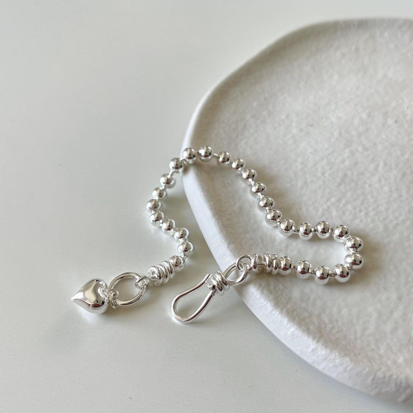 Minimalist Heart-Shaped 925 Sterling Silver Bracelet with Polished Beads and Electroplated Finish