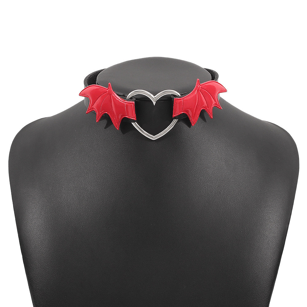 Collana girocollo con pendente a cuore e ali stile Gothic Punk da donna, in lega con rivestimento in PU