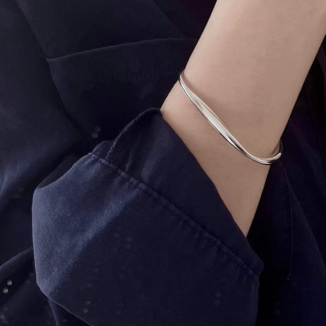 Minimalist 925 Sterling Silver Polished Geometric Mobius Cuff Bracelet