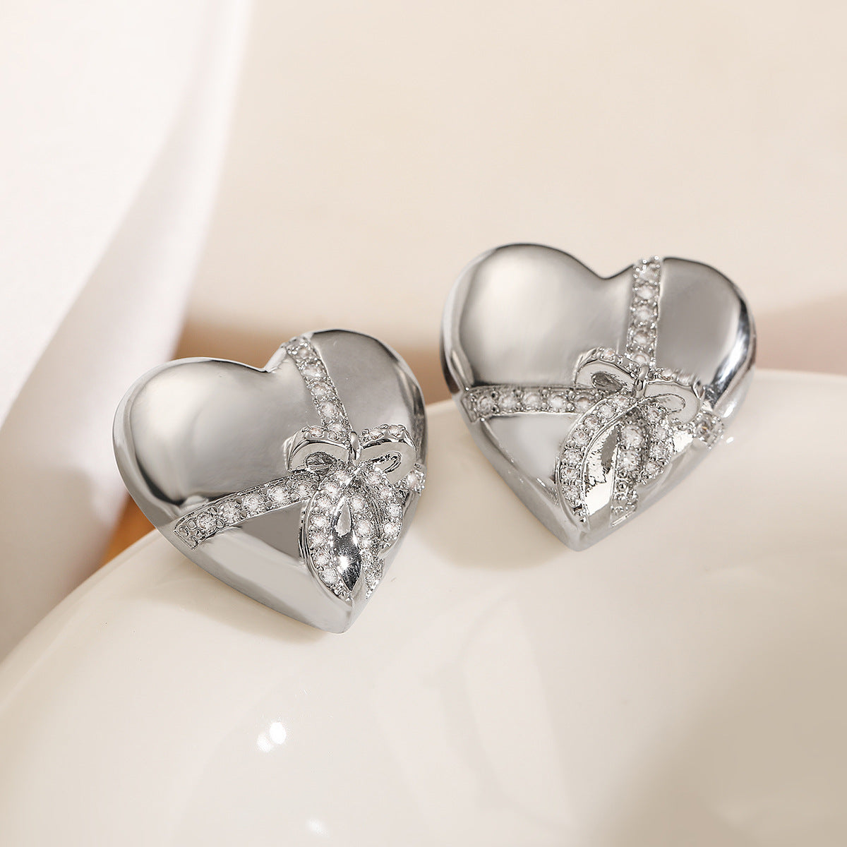 Orecchini a Cuore Minimalisti in Rame Placcato Oro 18K con Zirconi Micro-Incastonati da Donna