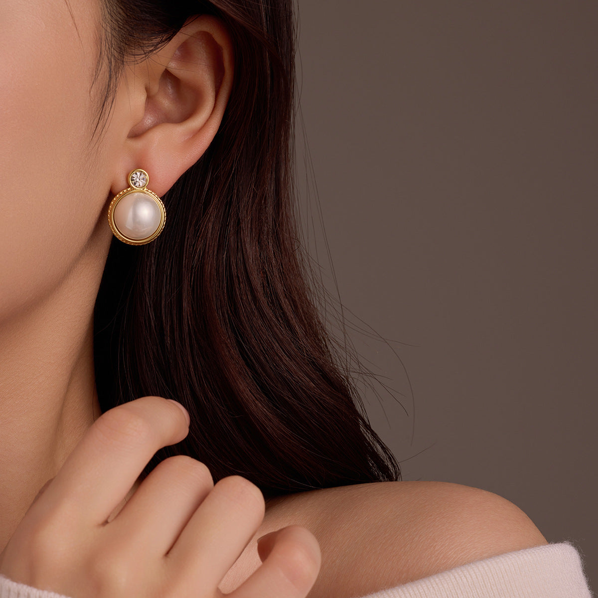 Pendientes de perla redondos geométricos estilo vintage en acero inoxidable con baño de oro para mujer