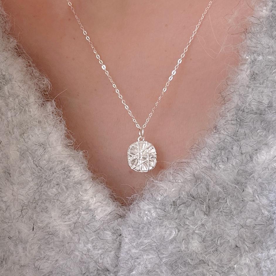 Collar con colgante cuadrado geométrico minimalista de plata de ley 925 para mujer