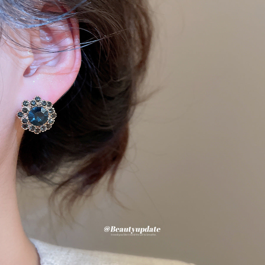 Orecchini a perno floreali in lega elettroplaccata da donna con perni in acciaio inossidabile, gioielli per lobi minimalisti chic di ispirazione vintage