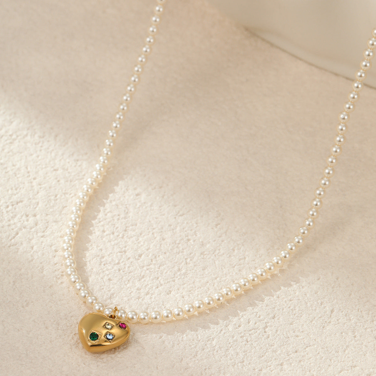 Collar colgante de acero inoxidable con forma de corazón estilo vintage para mujer, con acabado chapado y longitud ajustable