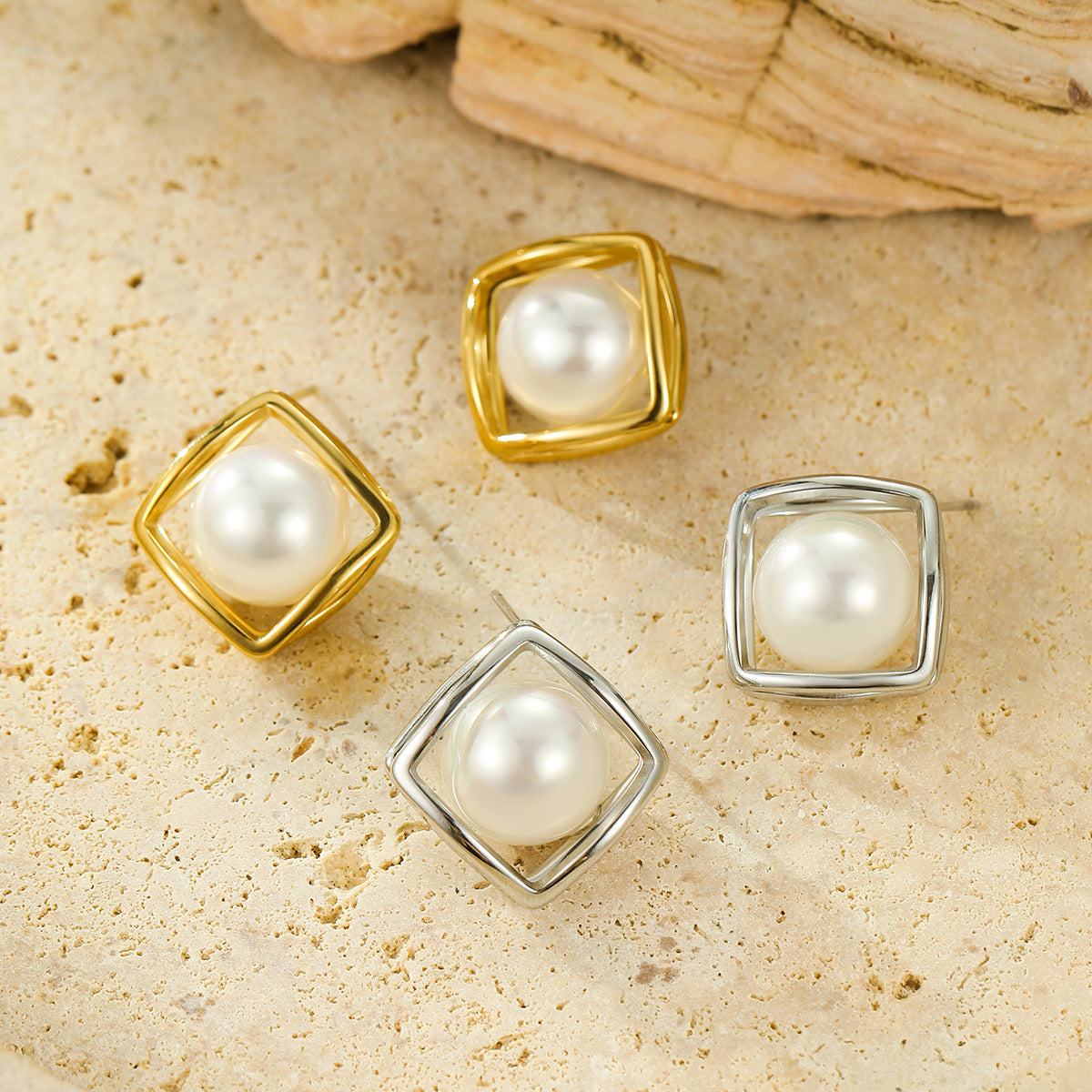 Pendientes Minimalistas Cuadrados de Acero Inoxidable con Baño de Oro e Incrustaciones de Perlas para Mujer
