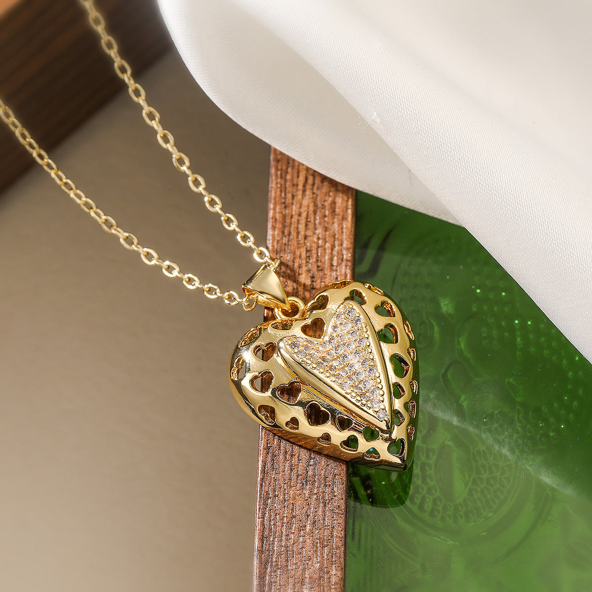 Minimalist Heart-Shaped Copper Pendant Necklace with Gold Plating and Zircon for Women