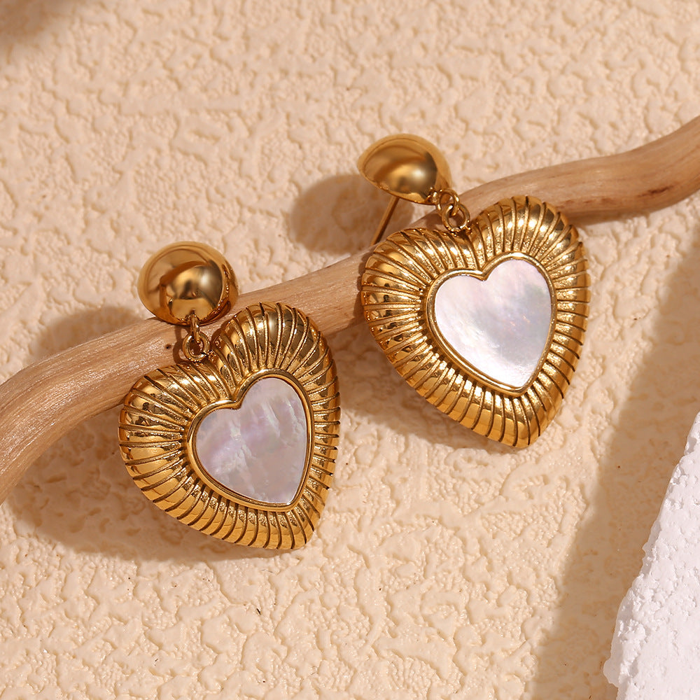 Orecchini a Cuore in Acciaio Inossidabile Stile Vintage con Placcatura Oro 18K e Lucentezza Ispirata alla Conchiglia da Donna