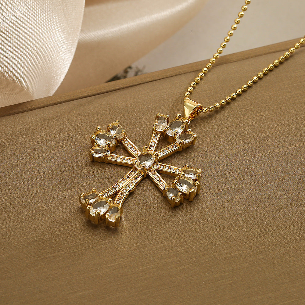 Collana con Pendente a Croce Minimalista da Donna con Base in Rame Placcata Oro 18K e Intarsio di Zirconi