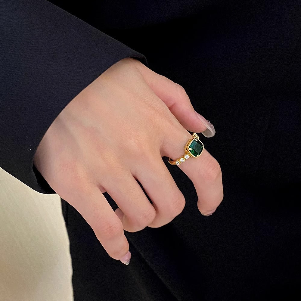 Anello minimalista a forma di lettera in rame con finitura placcata per donne e uomini