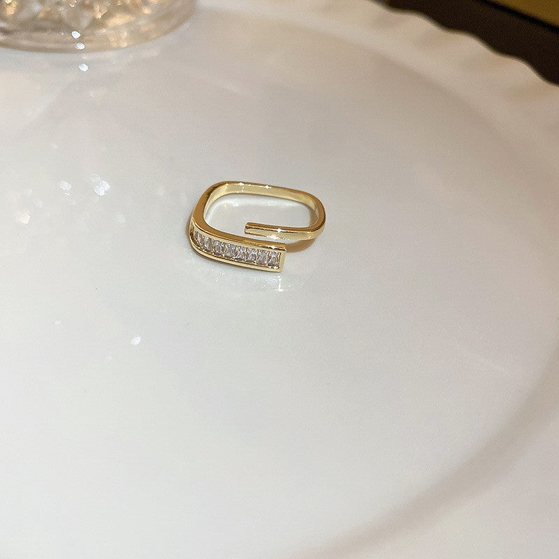 Anello regolabile da donna in zirconi quadrati con geometria in stile vintage, in rame con estetica retrò artistica