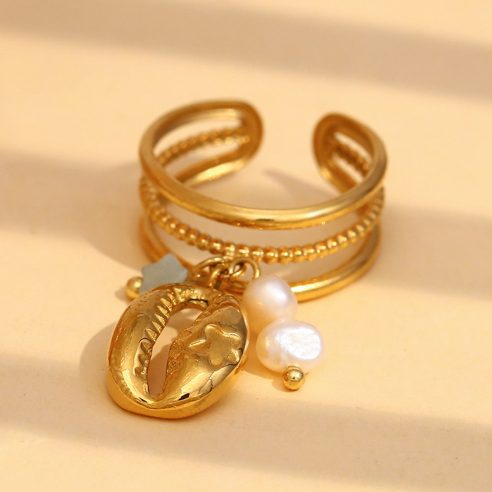 Anello da donna in acciaio inossidabile geometrico d'ispirazione vintage con placcatura in oro 18 carati e nappa con conchiglia di perla