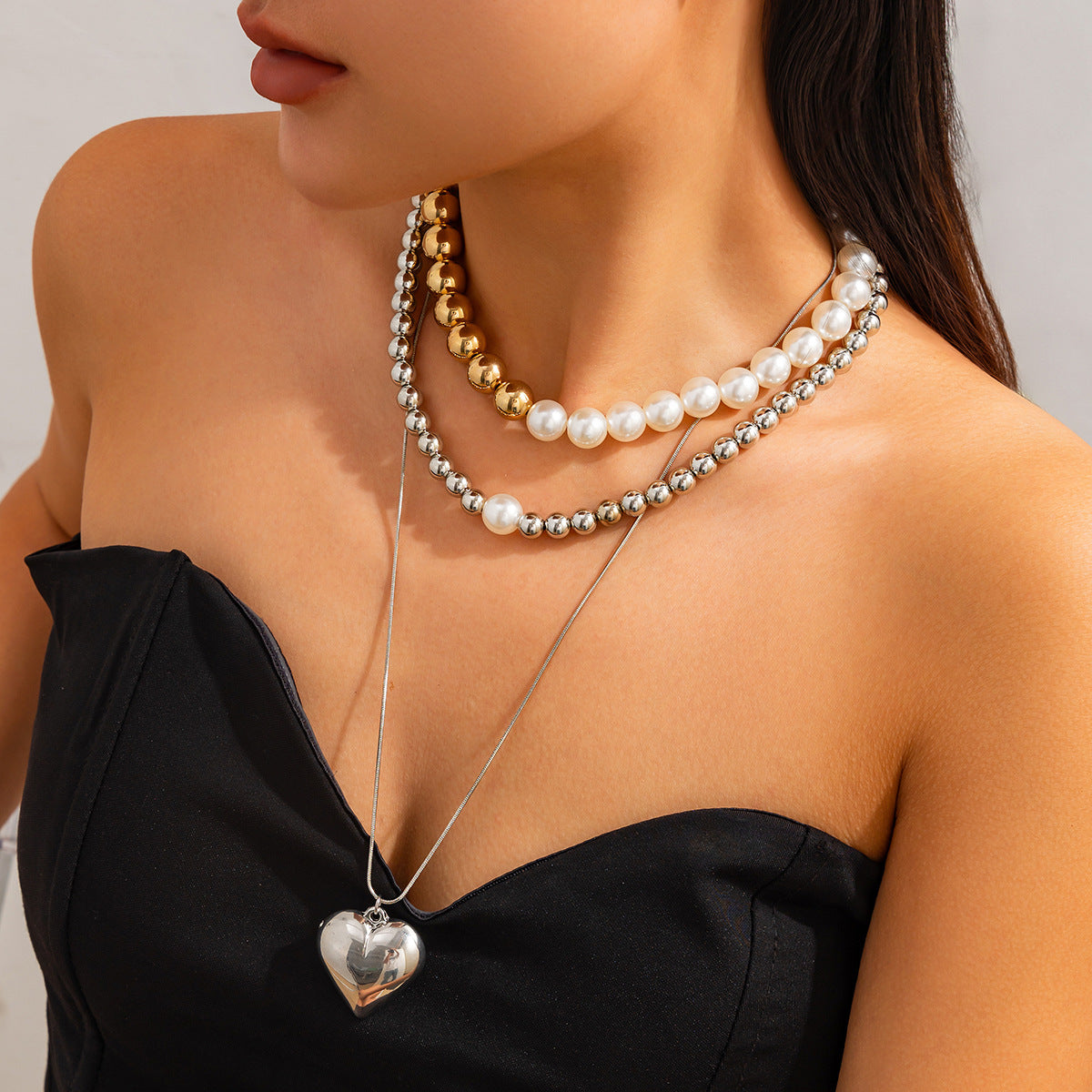 Collar con colgante de imitación de perla en forma de corazón asimétrico, dulce y atrevido, para mujer, con acabado chapado y cadena de cuentas