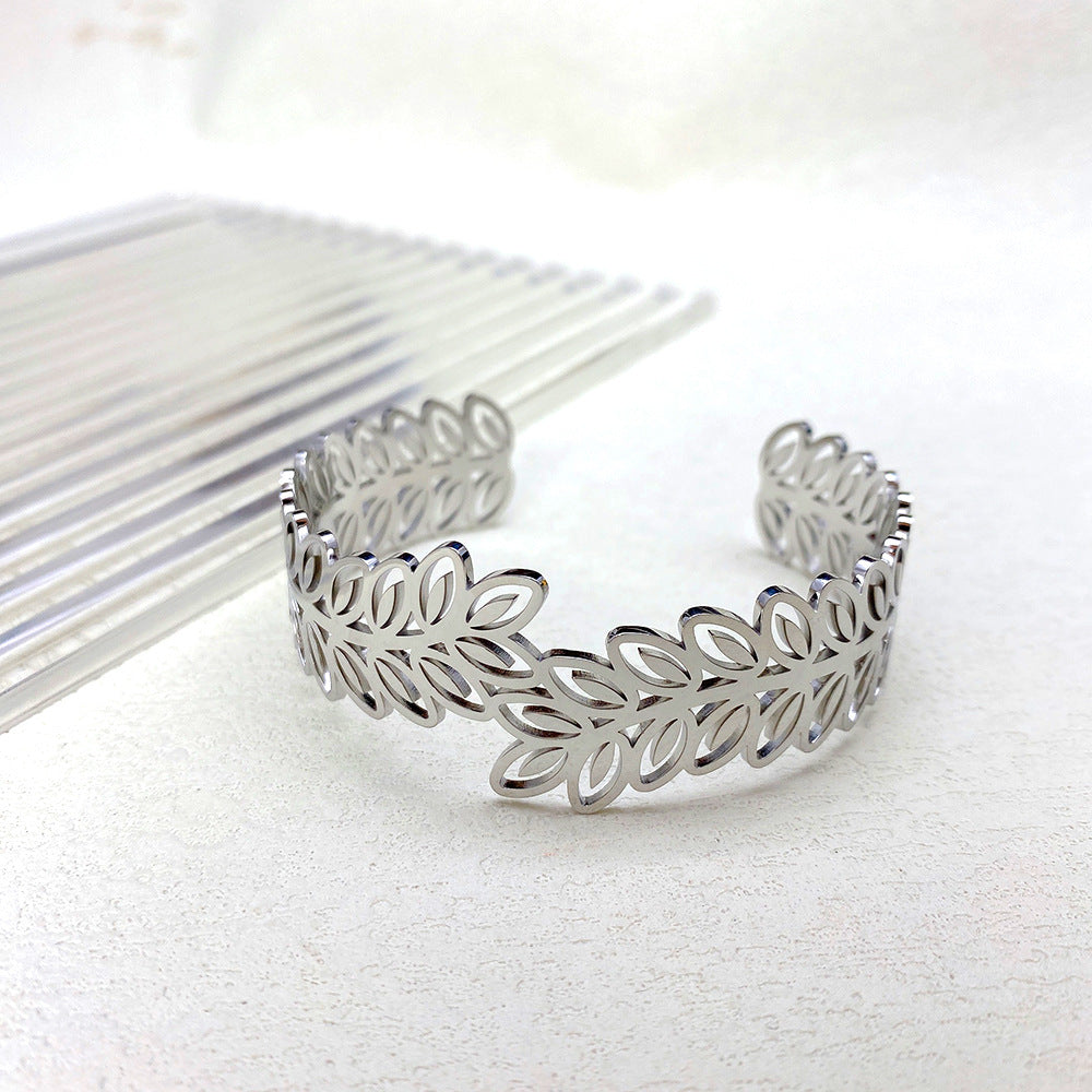 Elegant Wheat Sheaf Shaped Bracelet for Women in Titanium Steel with Mesh Texture and Irregular Pattern