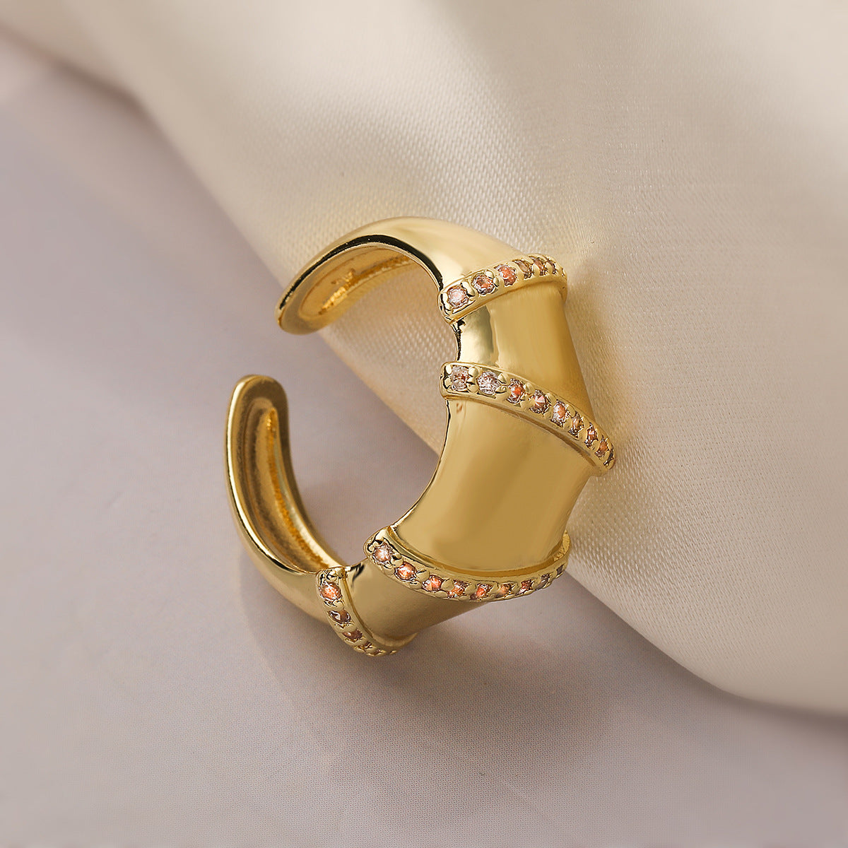Anello Aperto Geometrico Minimalista da Donna in Rame con Placcatura in Oro 18K e Intarsio di Zirconi