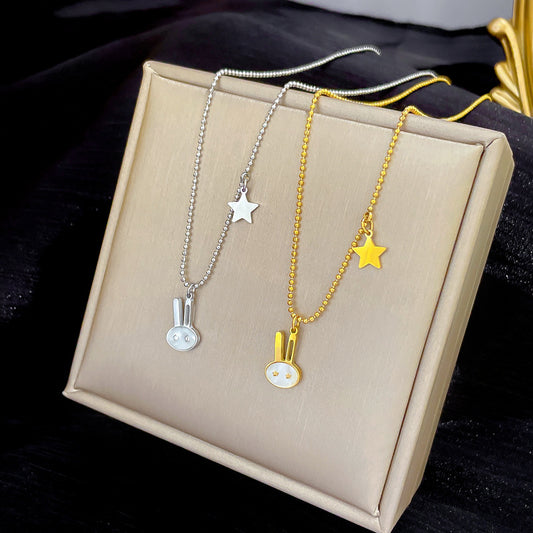 Collar con colgante de conejo minimalista de acero de titanio con baño de oro para mujer y hombre, incrustaciones de abulón, cadena para clavícula