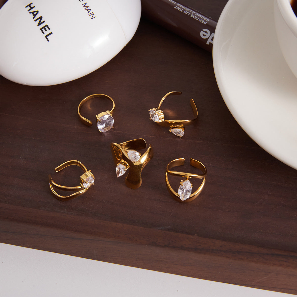 Anello Geometrico Minimalista in Acciaio Inox da Donna con Accenti in Zirconia, Placcato Oro PVD Sottovuoto, Ipoallergenico e Resistente allo Sbiadimento