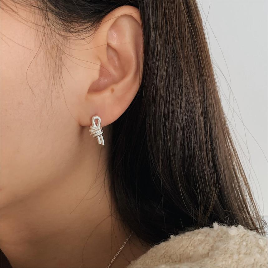 Minimalist Sweet 925 Sterling Silver Plated Geometric Letter Knot Stud Earrings