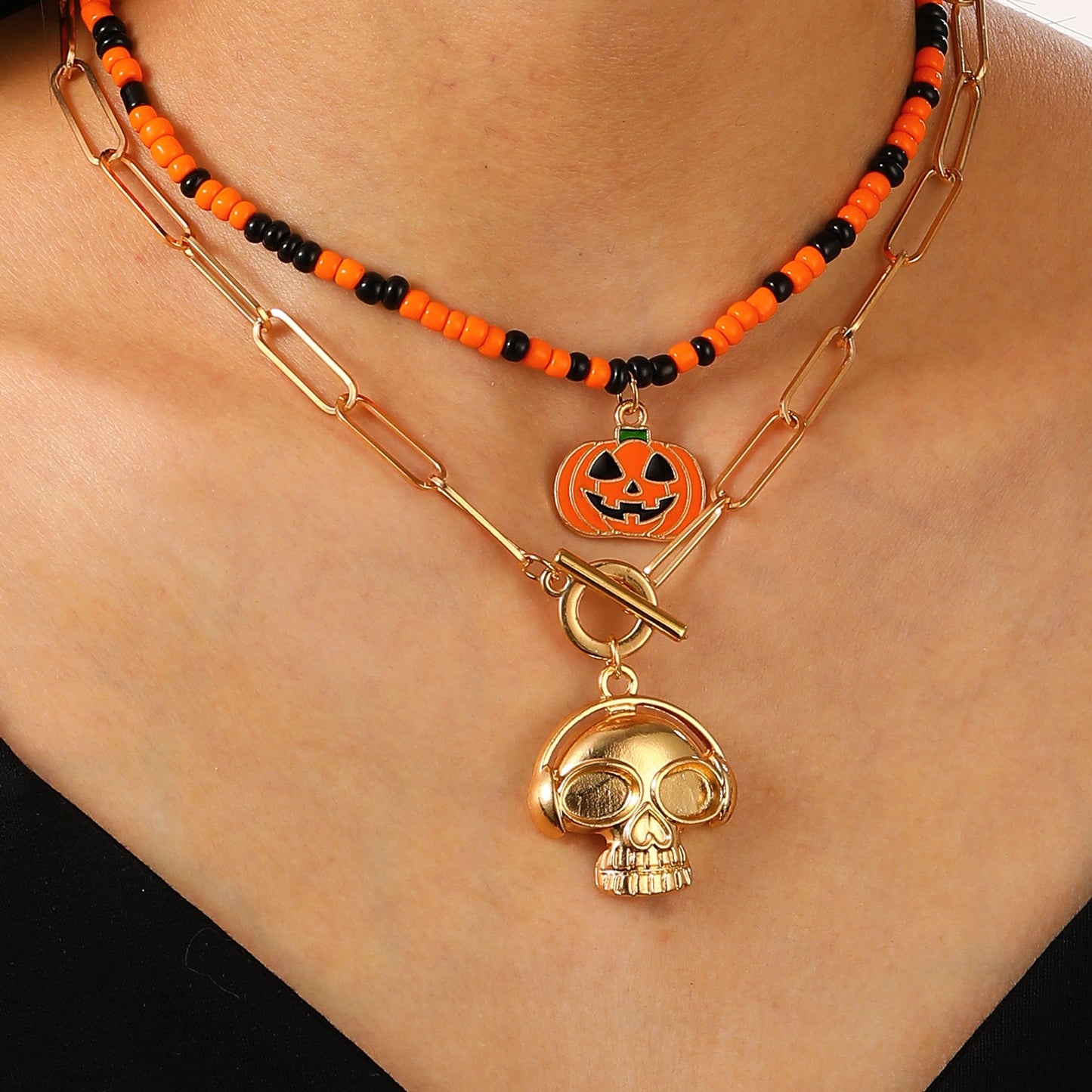 Collar con colgante de calavera gótica de Halloween con cadena de cuentas para mujer, diseño de esqueleto de estilo oscuro en aleación con detalles de cuentas