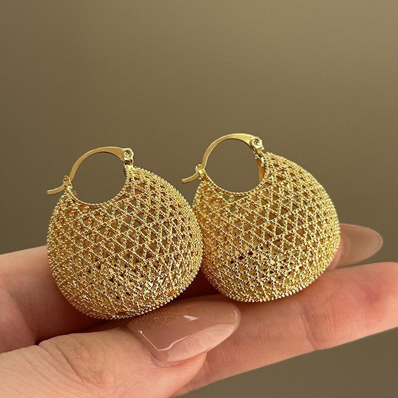 Orecchini da donna geometrici minimalisti in metallo con finitura lucida e placcatura in oro, per l'uso quotidiano