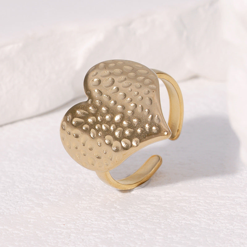 Anello Regolabile da Donna in Acciaio Inossidabile con Texture Martellata Minimalista a Forma di Cuore, Accessorio di Moda Resistente allo Sbiadimento