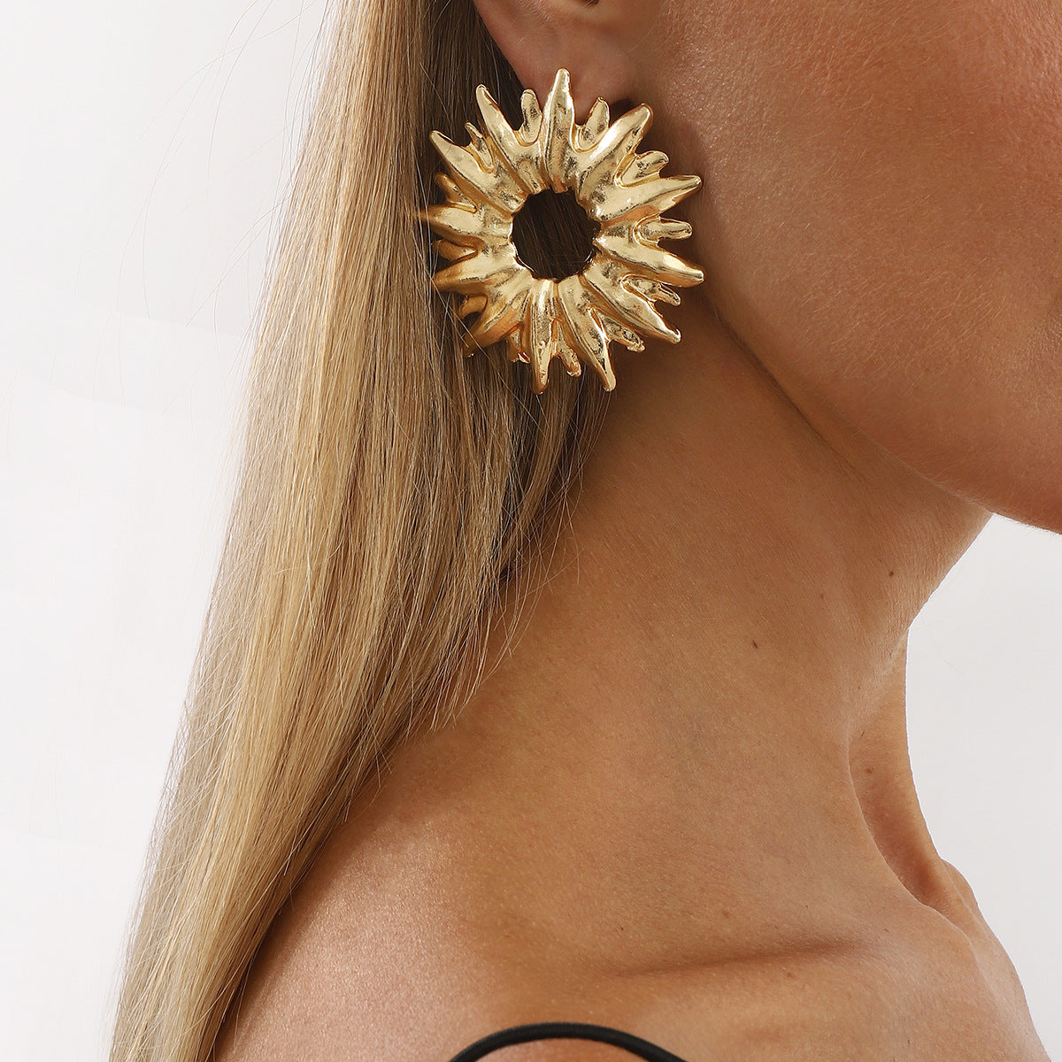 Orecchini Girasole Vintage in Lega con Finitura Galvanica, Design Floreale Vuoto per Donne