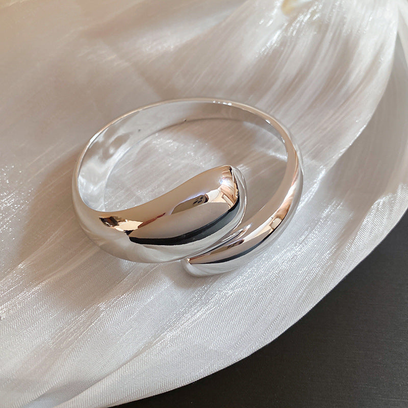 Pulsera de acrílico ovalada a rayas para mujer con diseño geométrico y atrevida declaración de moda