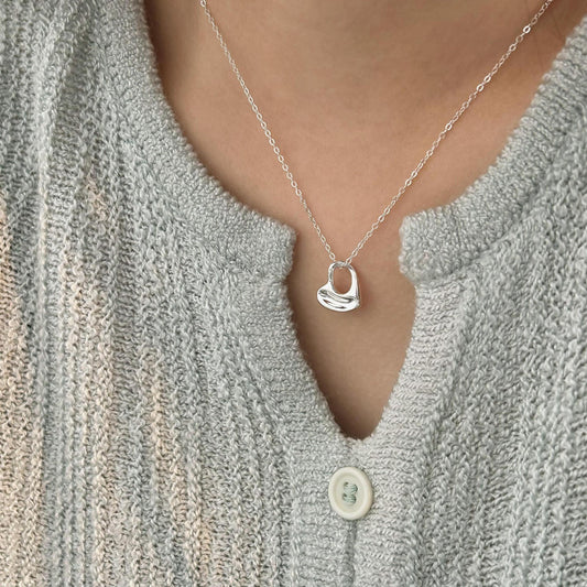 Collar minimalista de plata de ley 925 con forma de corazón, acabado chapado, estilo cadena de serpiente para mujer