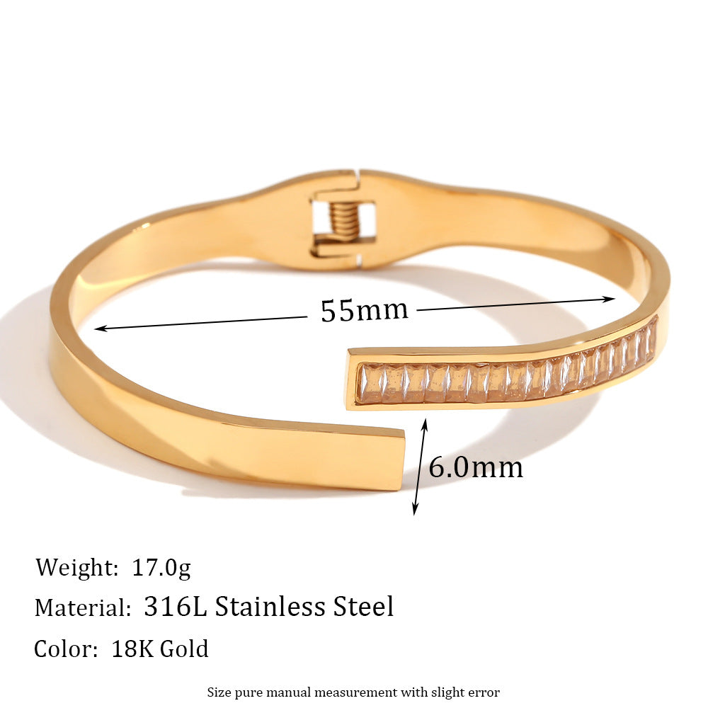Bracciale minimalista di tendenza in acciaio inossidabile con placcatura in oro 18 carati e ciondolo a forma di occhio di Nazar micro-incastonato su chiusura a molla