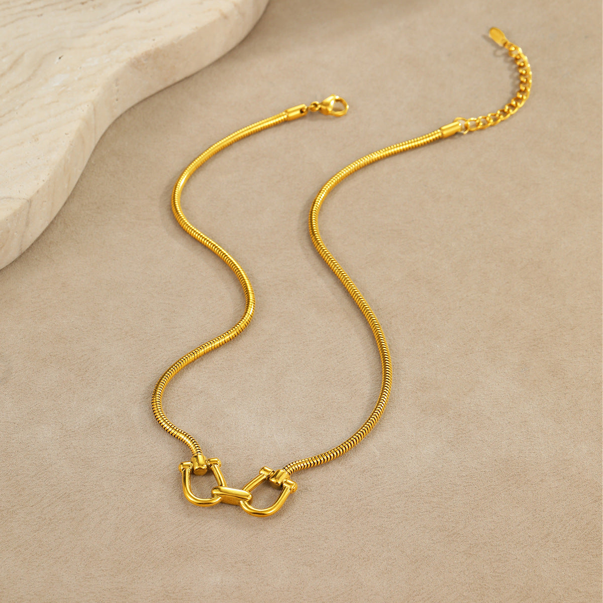 Collana geometrica in acciaio inossidabile con catena a serpente placcata oro 18 carati da donna