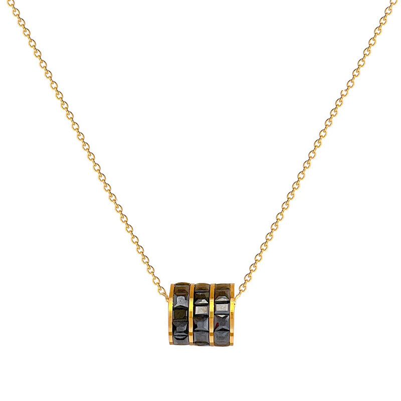 Collana Minimalista con Pendente Geometrico in Acciaio al Titanio per Donna e Uomo con Finitura Placcata Oro e Dettaglio Quadrato Smussato Affilato, Stile Catena Clavicola