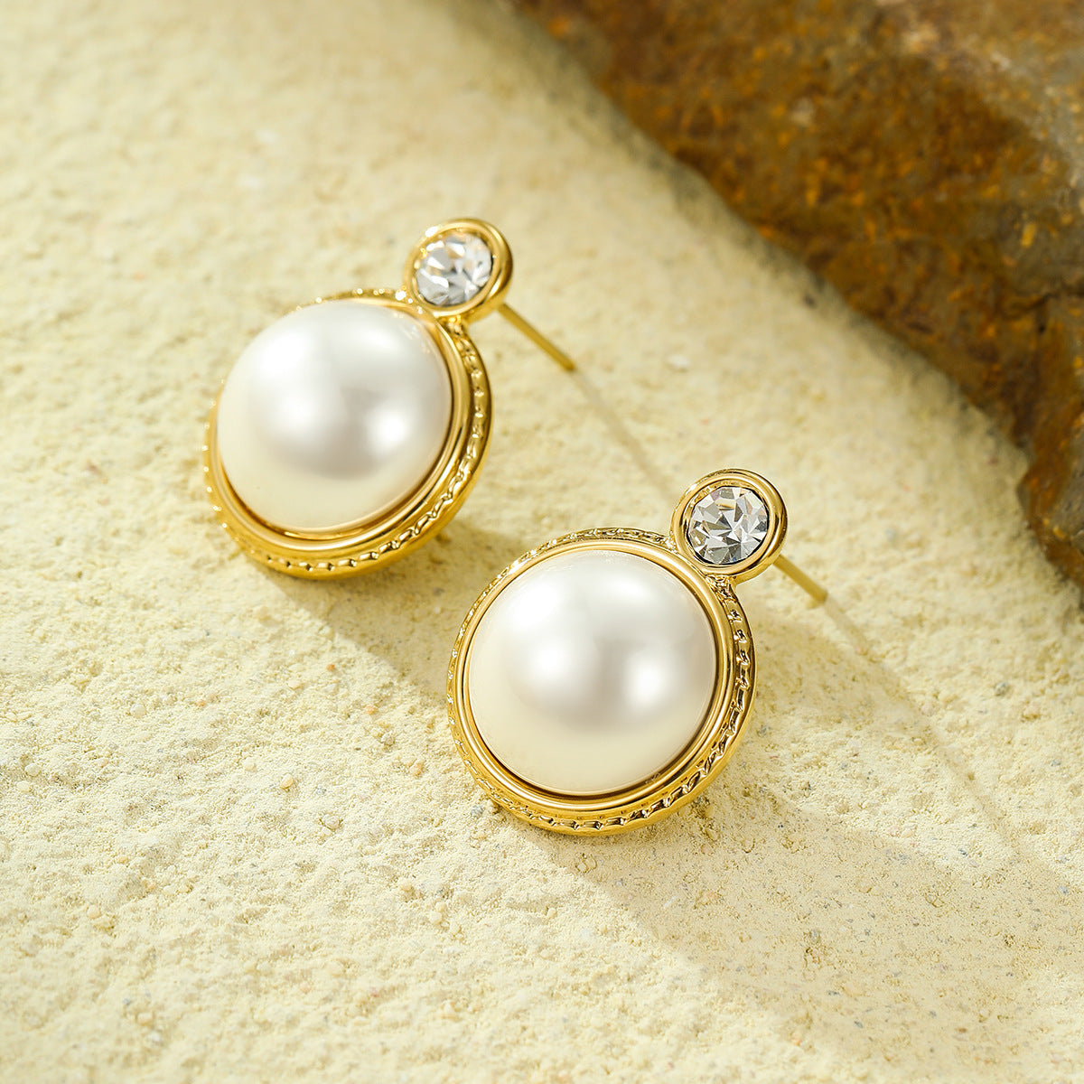 Pendientes de perla redondos geométricos estilo vintage en acero inoxidable con baño de oro para mujer