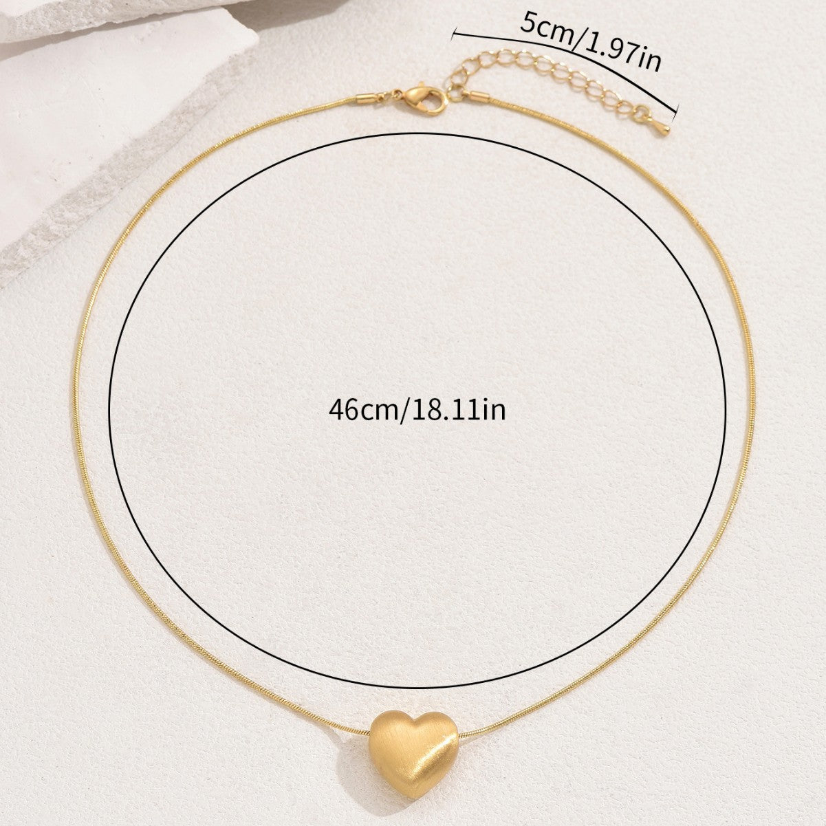 Elegante Collana da Donna con Ciondolo a Cuore Opaco in Rame Placcato, Minimalista con Catena Clavicola