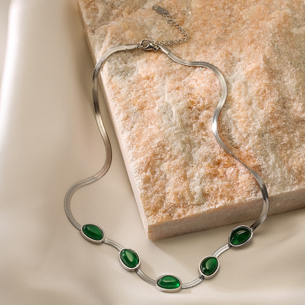Collana da donna vintage con lama geometrica verde smeraldo in acciaio al titanio con elegante design per la clavicola