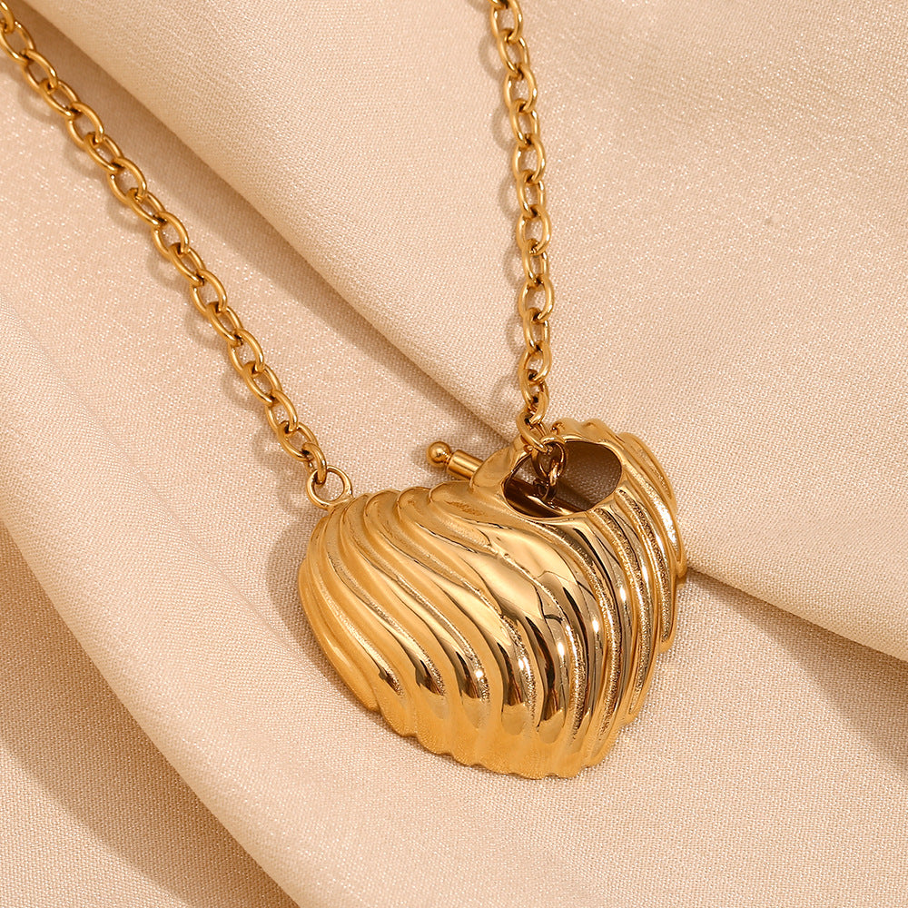 Collana da donna alla moda in acciaio inossidabile placcato oro 18 carati con ciondolo a cuore e chiusura a T/O
