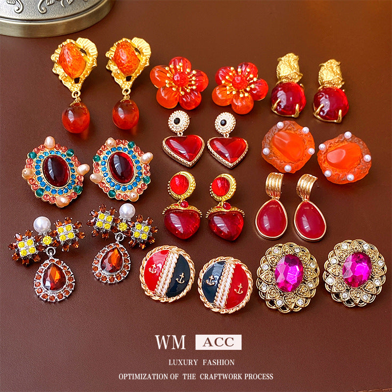 Vintage Floral and Heart-Shaped Alloy Stud Earrings with Gold Plating for Women